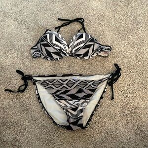 Black and white Xhilaration bikini set.